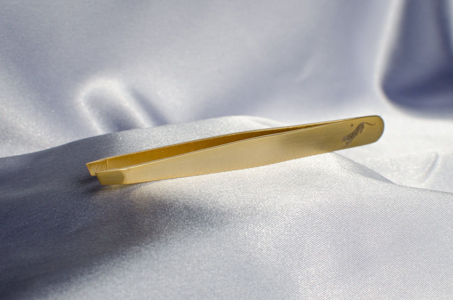 Slanted Tweezers